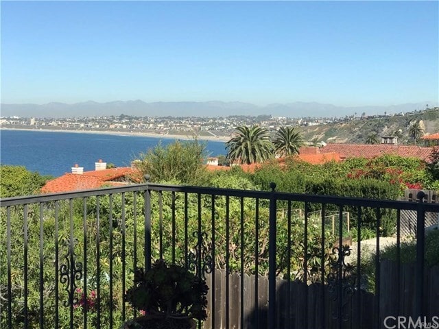 Building Photo - 557 Vía Almar