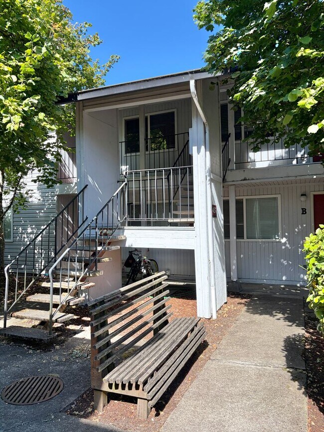 Building Photo - (858) Fox Fire - 2 Bedroom / 1 Bathroom