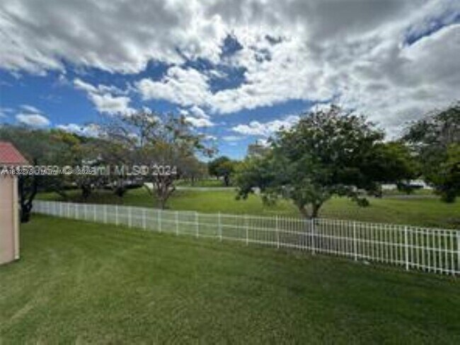 Building Photo - 10410 SW 157th Ct