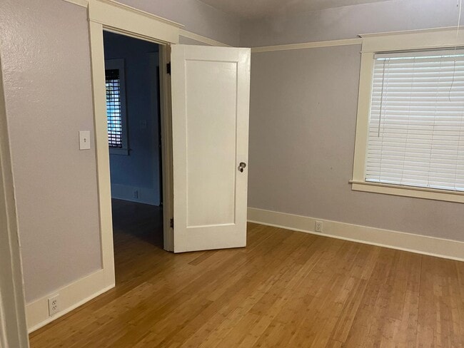 Building Photo - Right here