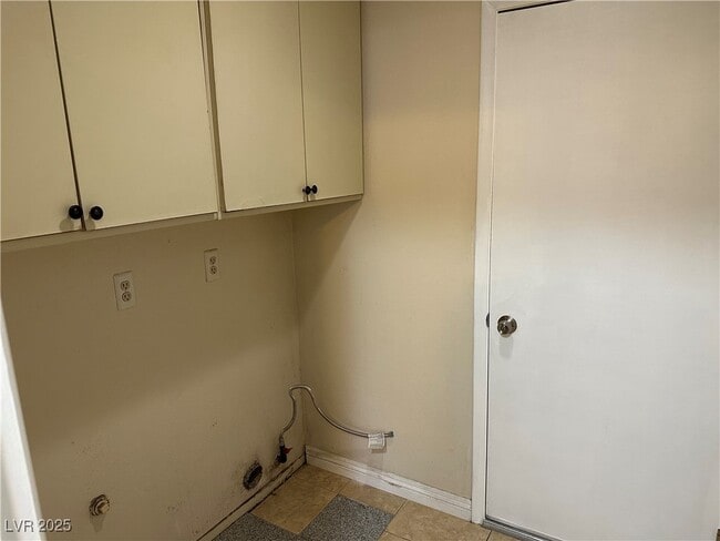 Building Photo - 7767 Barbican Ct