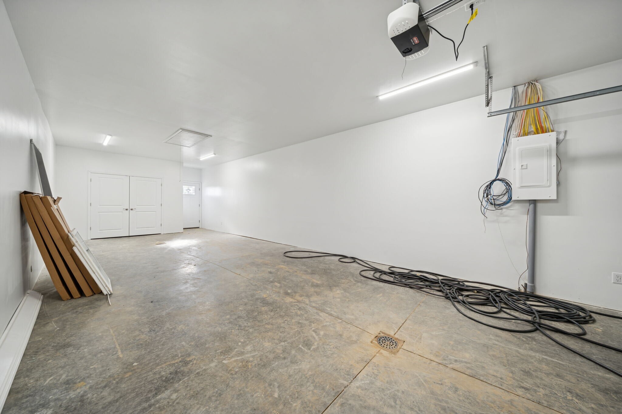 Building Photo - 2217 Lebanon Dr