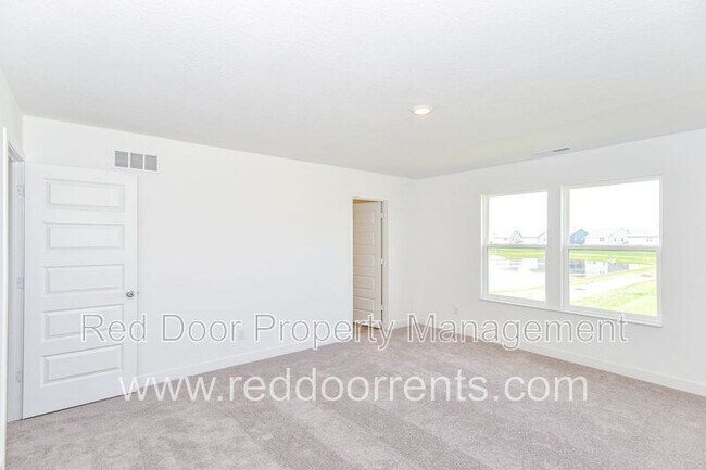 Building Photo - 1564 Mitis St