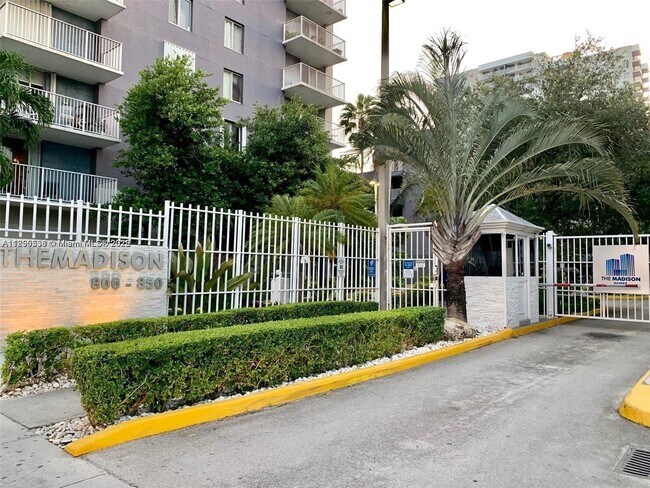 Building Photo - 850 N Miami Ave