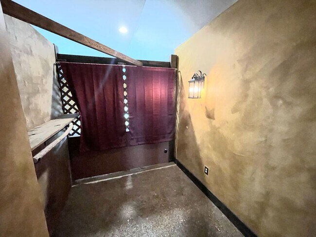 Building Photo - Beautiful home with lots of exterior space!