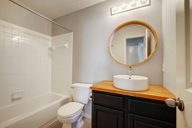 Building Photo - Charming 3BR / 2BA Rental with Fenced Yard & Covered Deck