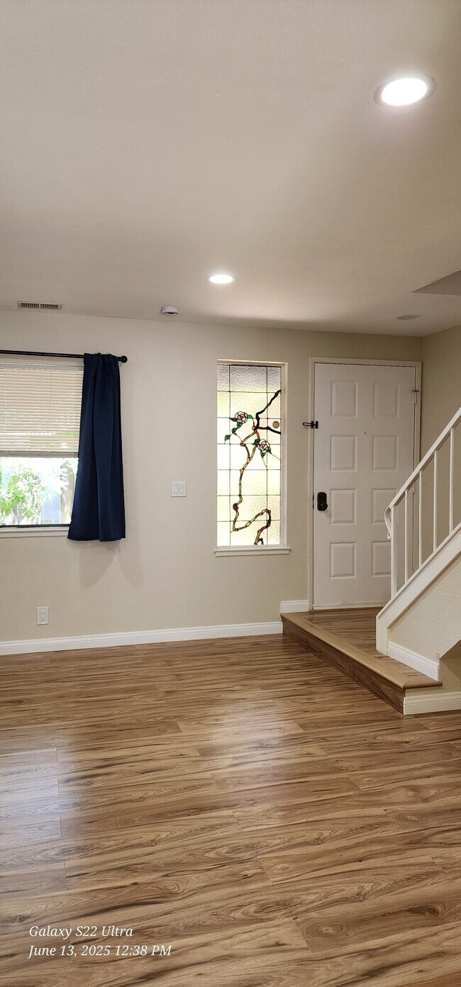 Living room - 34752 Hemet Common