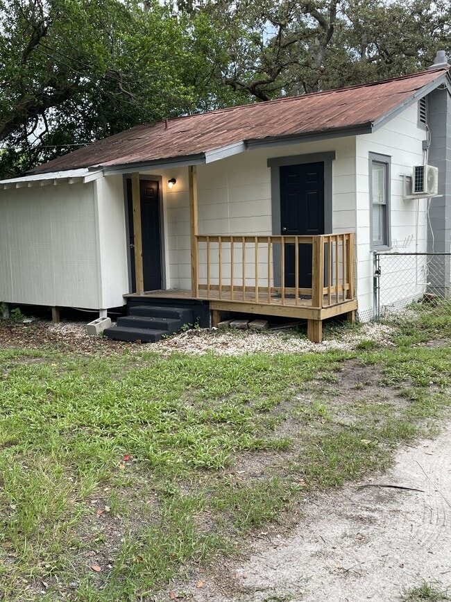 Building Photo - 10005 N Arden Ave