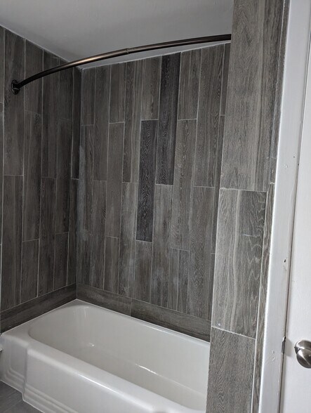 Building Photo - 87 Antrim St