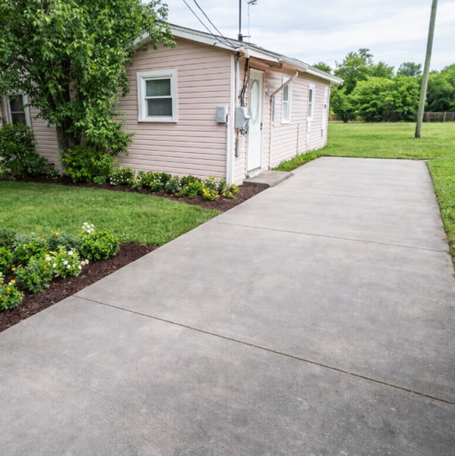 Building Photo - Spacious Cozy Home in Eastlawn