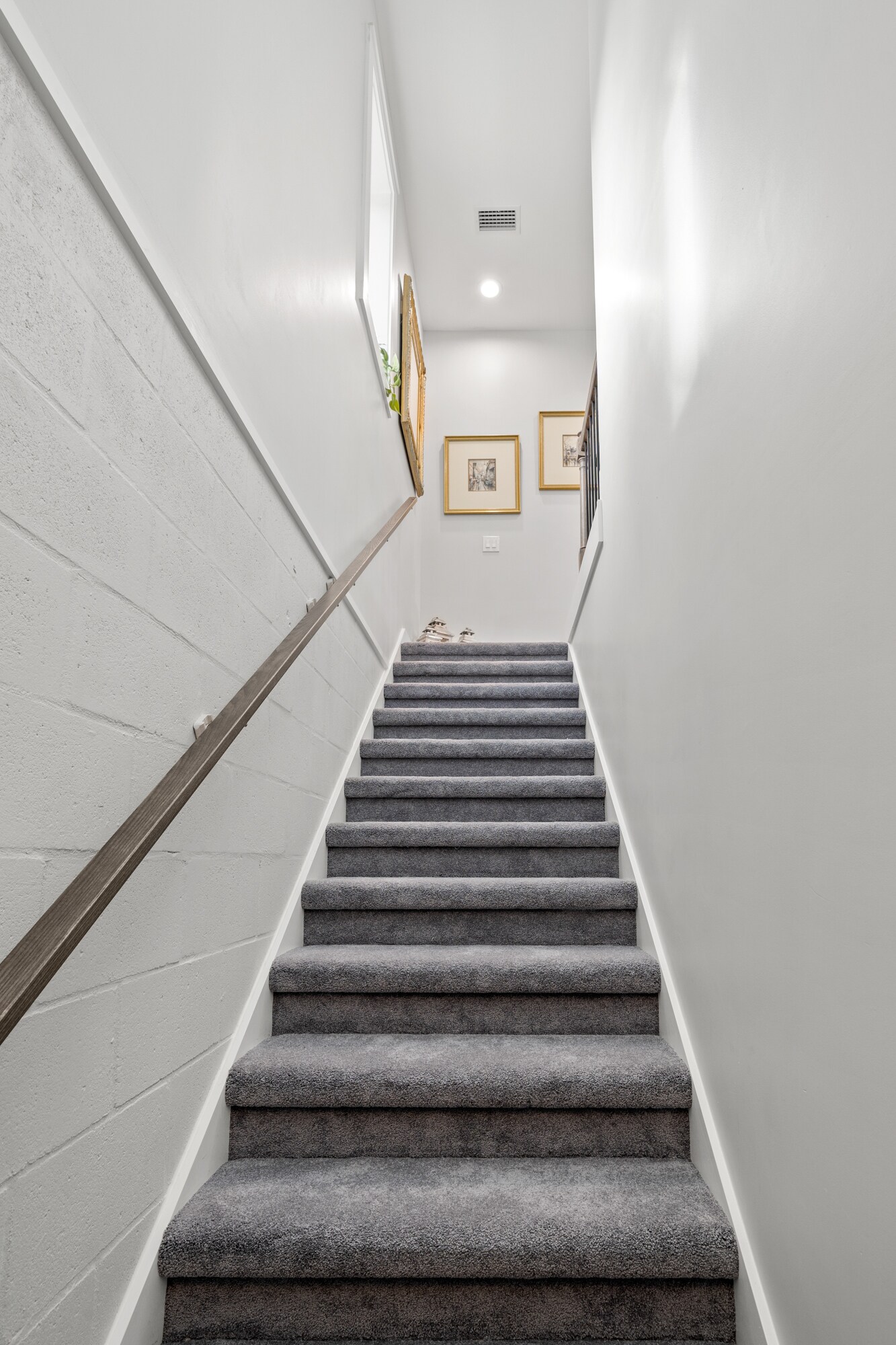 Building Photo - 249 8th Ave N