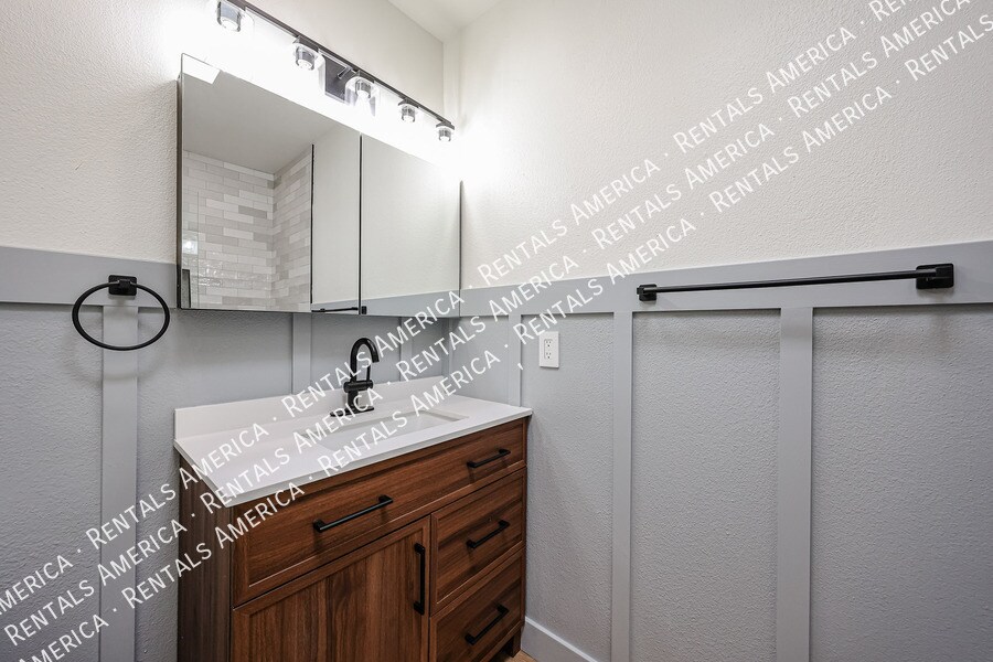 Building Photo - 8821 S 48th St