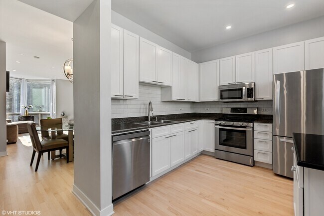 Building Photo - 1240 W Cottage Pl