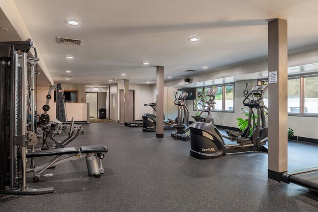 Building Photo - 104 Grand Summit Dr