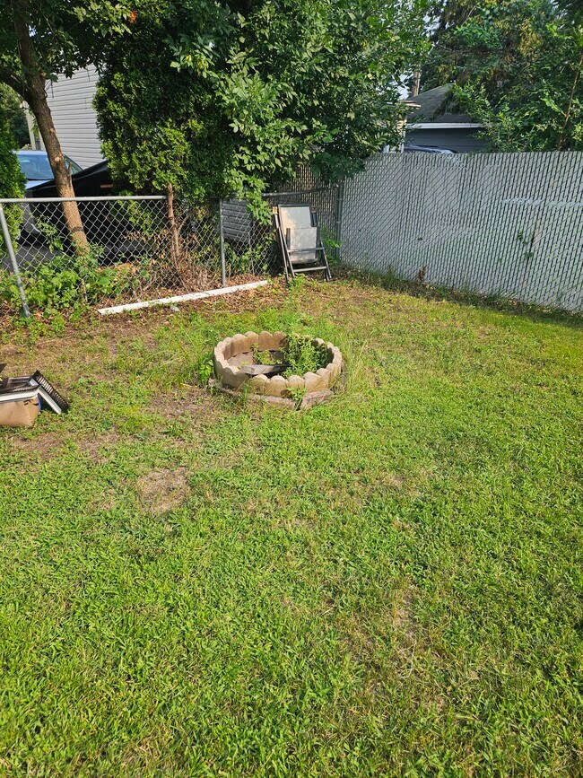 Building Photo - 1331 6th St NE