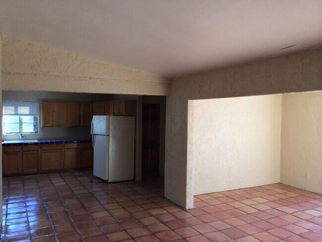 Building Photo - 1539 E Hudson Dr