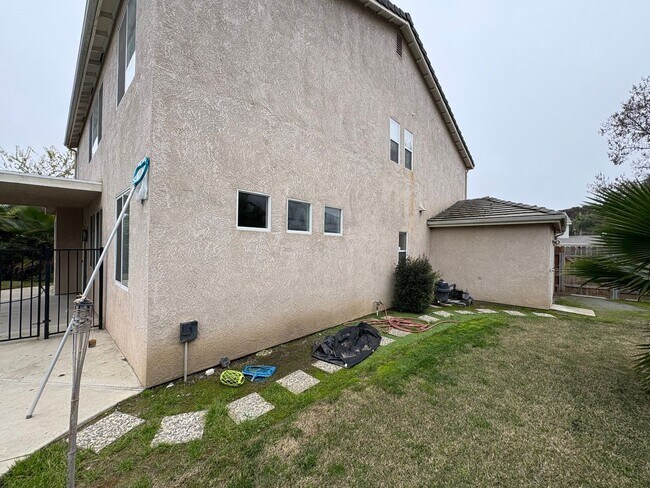 Building Photo - Spectacular home available now in a great neighborhood!