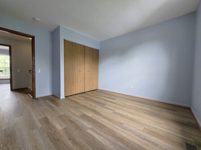 Building Photo - 8 E Shag Bark Ln