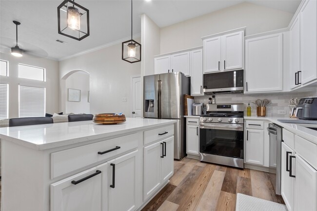 Building Photo - 711 Audra Ln