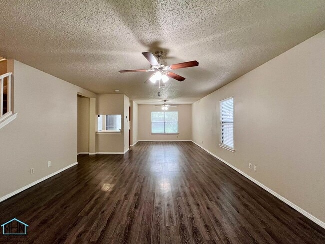 Building Photo - Bright and Inviting 2-Story home, conveniently located near to Randolph AFB and SAMMC!