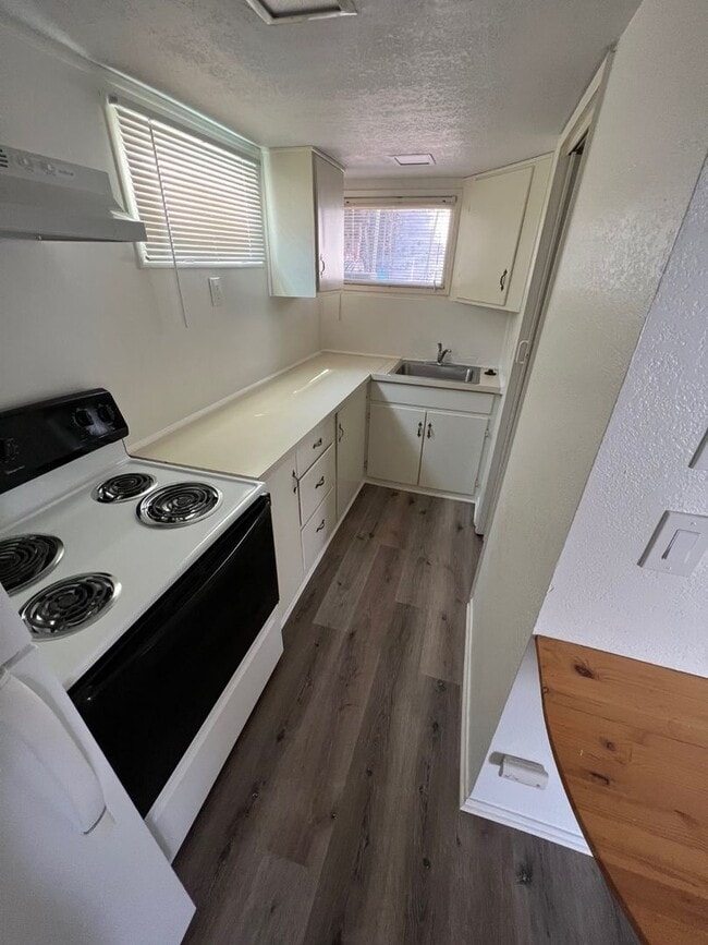 Building Photo - 11184