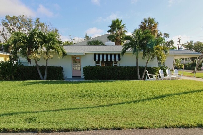 Primary Photo - Steps to the Gulf! Spacious 3-Bed, 2 Bath ...