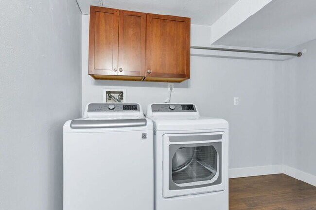 Building Photo - 5851 W 111th Pl