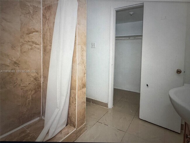 Building Photo - 3984 Crayrich Cir