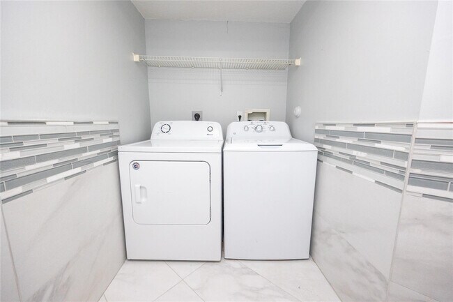 Building Photo - 50 Desford Ln