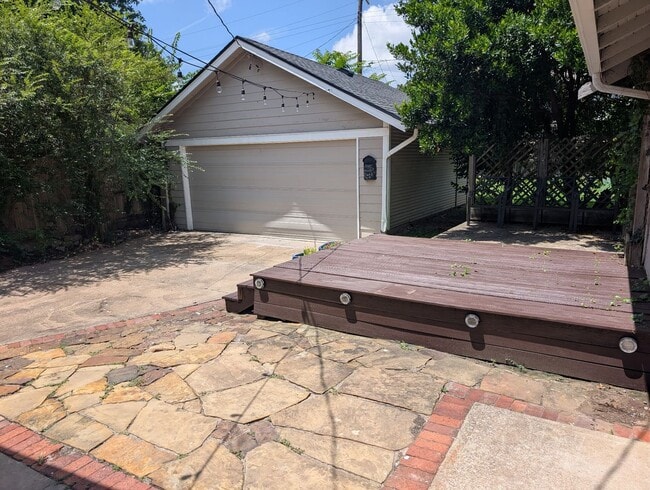 Building Photo - Perfect home directly across from TU!!