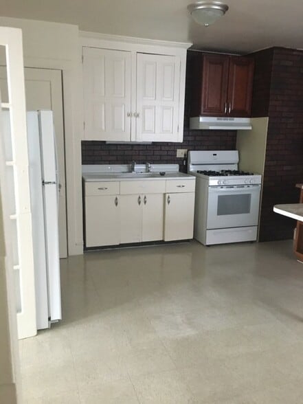 Kitchen - 303 Locust St