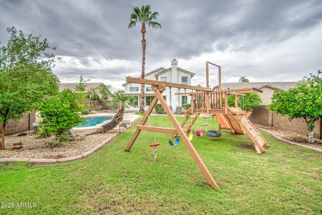 Building Photo - 3938 E San Pedro Ave