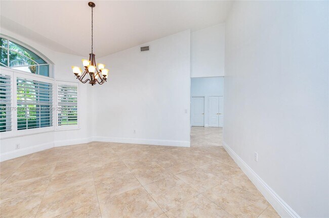 Building Photo - 721 NW 193rd Ave