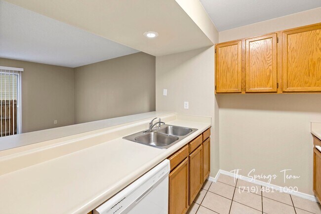 Building Photo - 3BD Condo in Gated Community  - Security Deposit Waiver Available