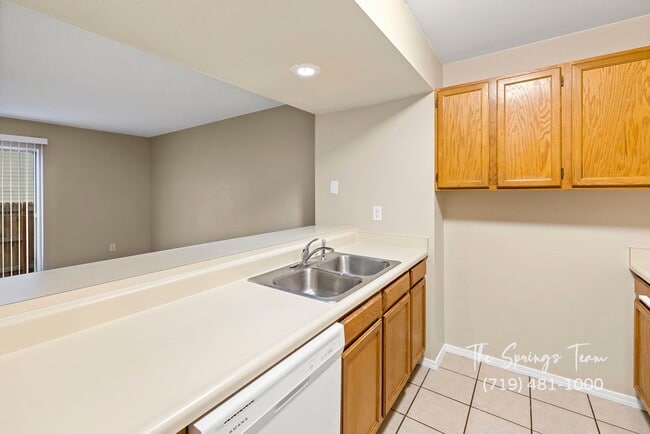 Building Photo - HUNTING MEADOWS 3BD CONDO IN GATED COMMUNITY  - Security Deposit Waiver Available