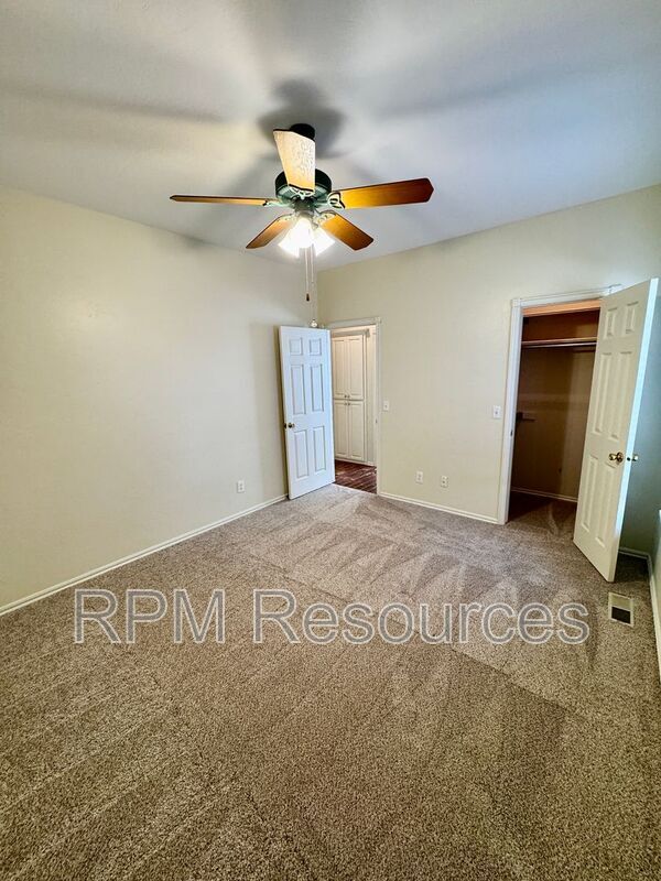 Building Photo - 6213 N Woodcreek Ct