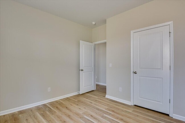 Building Photo - 6099 Whitewater Dr