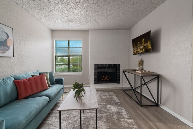 Building Photo - 2525 Thomason Cir