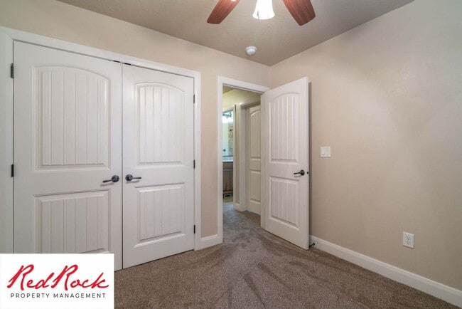 Building Photo - Beautiful Southgate Townhome!