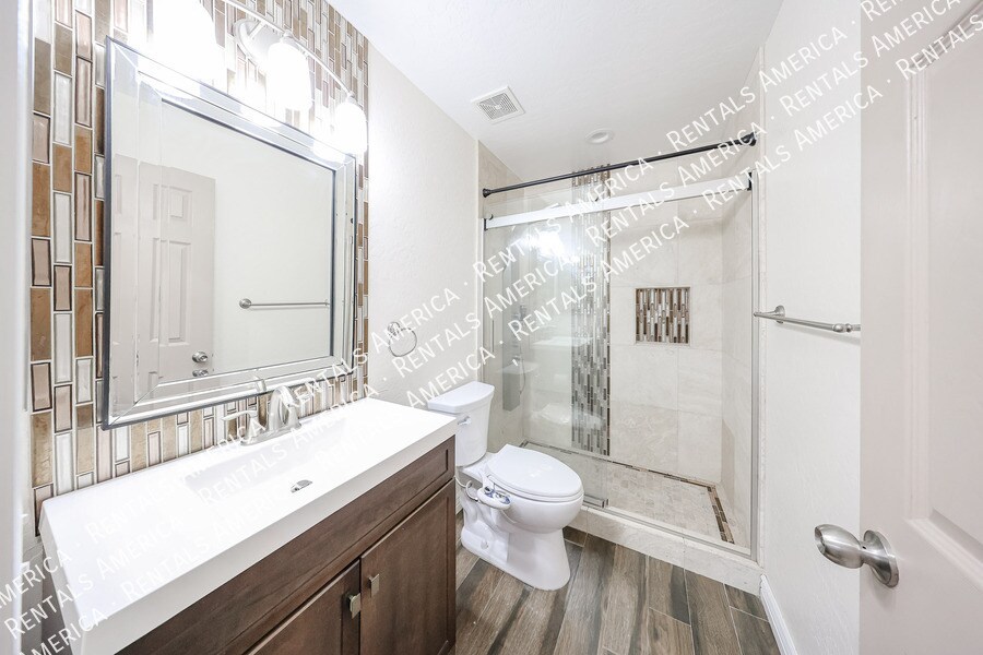 Building Photo - 15428 W Mauna Loa Ln