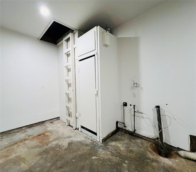 Building Photo - 1847 N Allen Ln