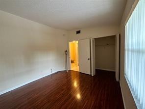 Building Photo - 9649 Riverside Dr