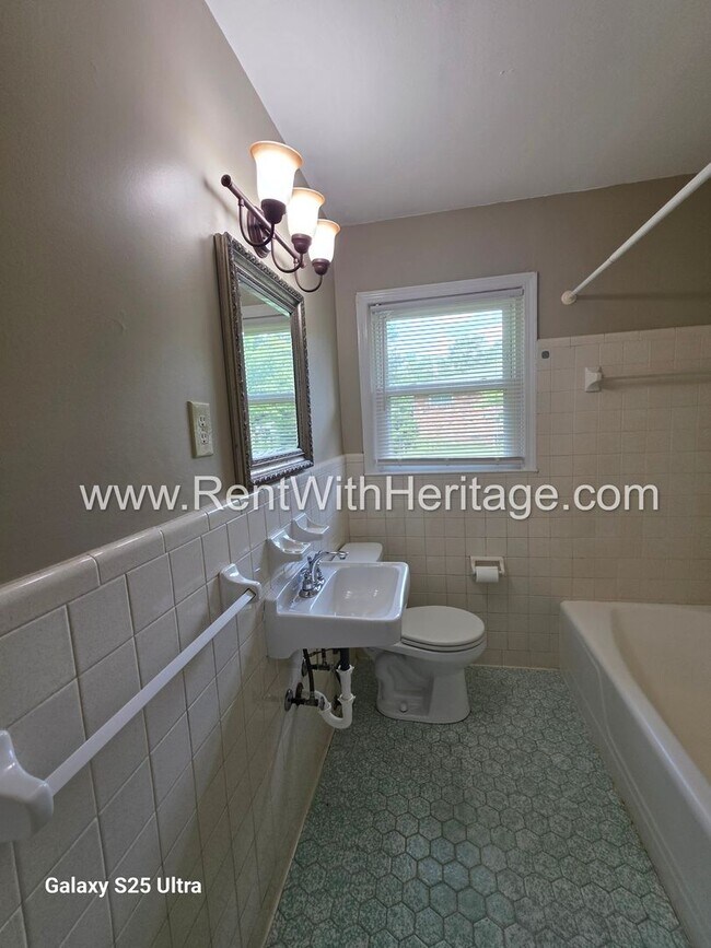 Building Photo - WOW!!! GORGEOUS RANCH WITH MANY UPGRADES / GREAT LOCATION/ PRIVATE YARD