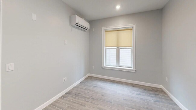 Building Photo - 680 Grand St