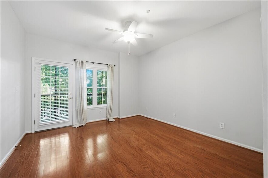 Building Photo - 424 Lindbergh Drive NE