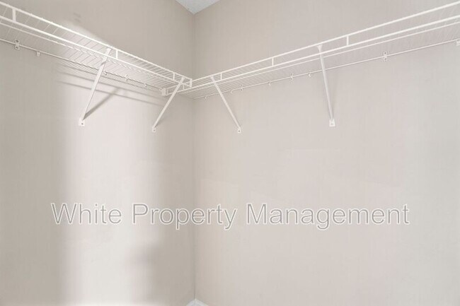 Building Photo - 106 Locomotive Ln