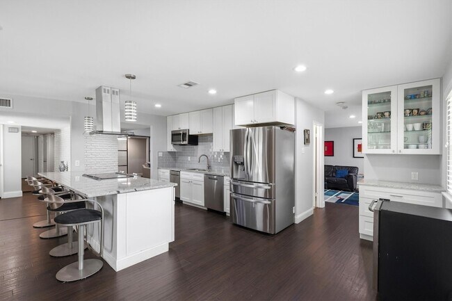 Building Photo - 7830 La Sobrina Dr