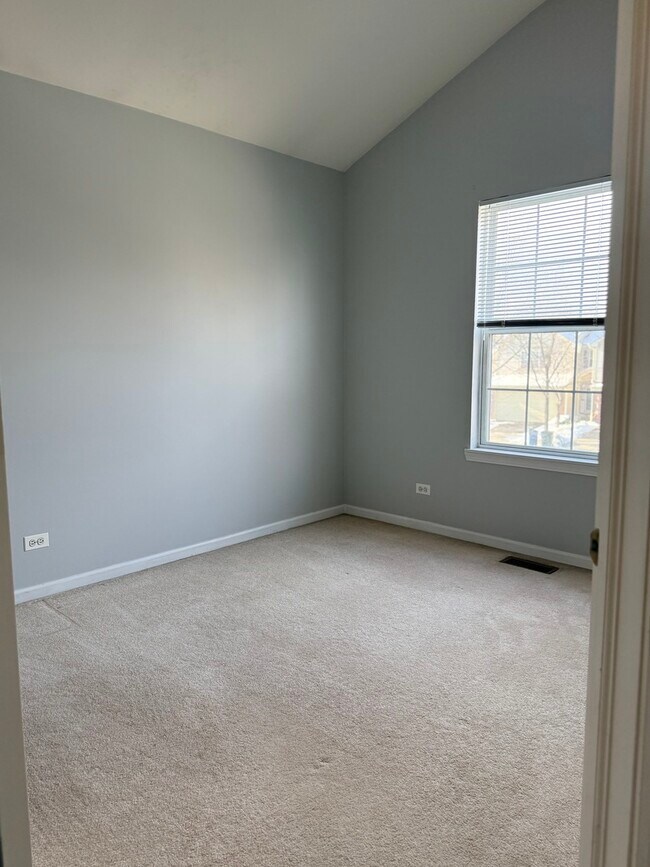 Building Photo - 2305 Sandy Creek Dr