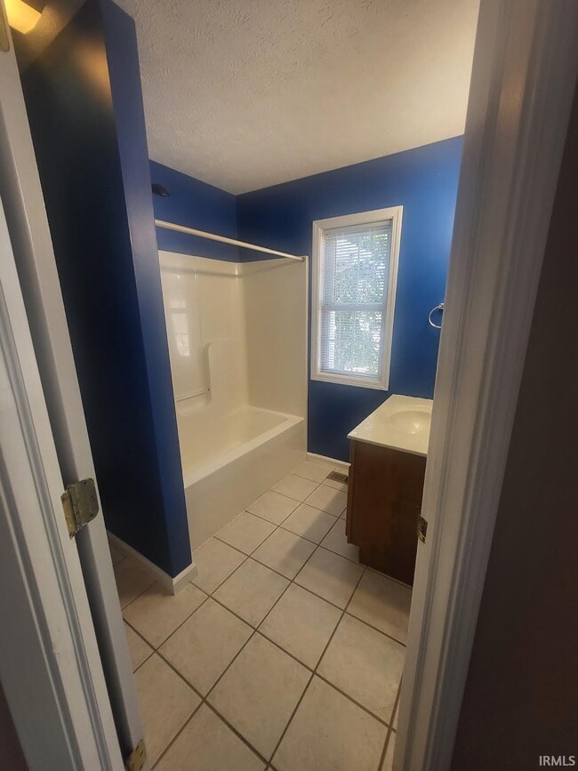 Building Photo - 3811 E Cobble Creek Dr