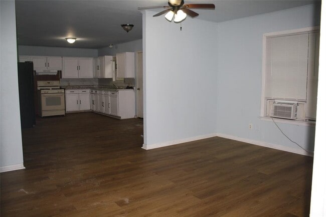 Building Photo - 1203 Walger Ave